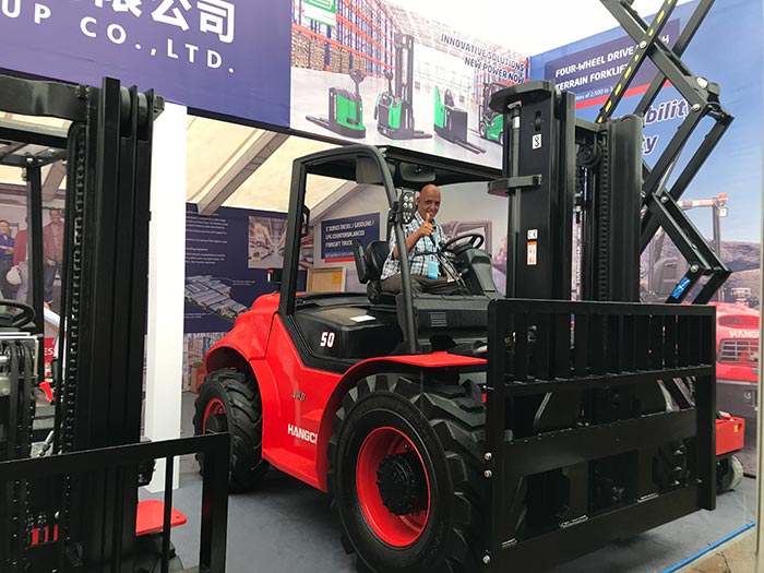 The 124th Canton Fair – HANGCHA Forklift (4).jpg